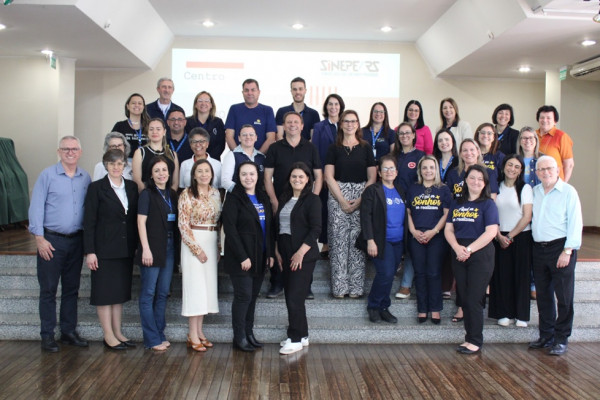 Partilha de conhecimento e afeto marcam encontros regionais do SINEPE/RS 